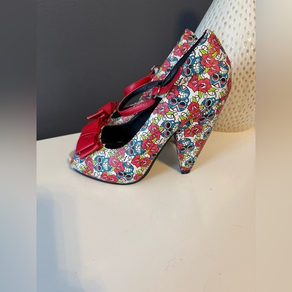 T.U.K. Retro Vintage Heels. Pinup. Skulls roses. Size 7. NEW. Rockabilly punk. - Picture 2 of 4